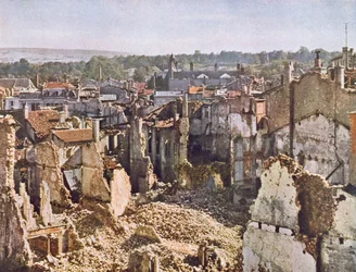 Ruínas de Verdun após 8 meses de bombardeio, 191617 (depois de uma foto colorida)